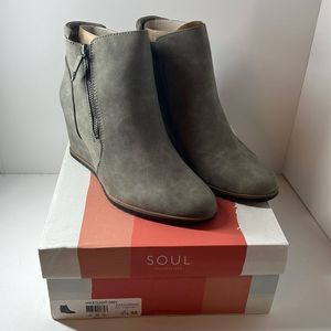 SOUL Naturalizer Gray Ankle Boots